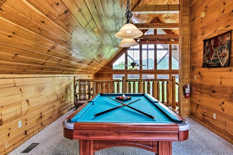 Expansive Gatlinburg Cabin: Hot Tub, Deck & Grill! House in Gatlinburg