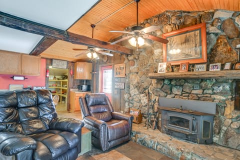 Screened Porch! Lakefront Gem in Boyd's Branch Bay House in Lake Barkley