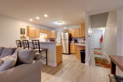 Manistee Retreat ~ 30 Mi to Crystal Mountain! Apartment in Manistee