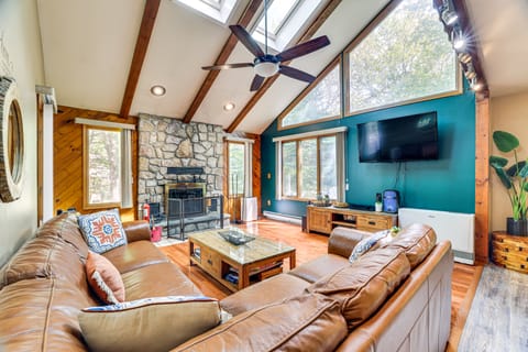 All-Season Family Retreat in Lake Harmony! House in Hickory Run State Park