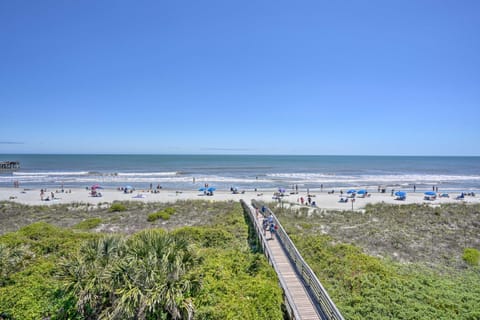 Beachfront Isle of Palms Condo w/ Balcony & Pool! Apartment in Isle of Palms