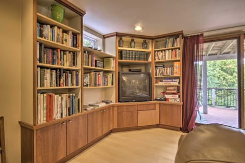 Harpers Ferry Apartment w/ Private Pool & Hot Tub! Apartment in Harpers Ferry