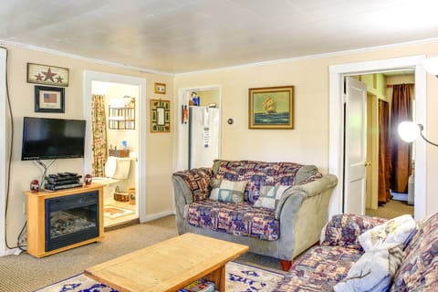 Hunter Home w/ Fire Pit & Yard: On Main Street! House in Hunter