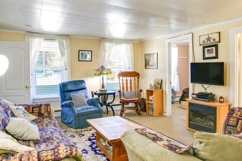 Hunter Home w/ Fire Pit & Yard: On Main Street! House in Hunter