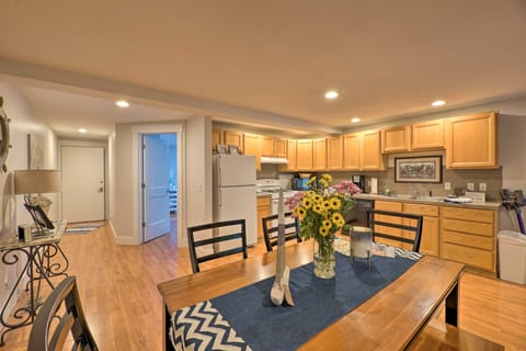 Cute Grand Haven Apartment: Walk Downtown Streets! Apartment in Grand Haven