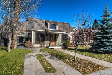 Downtown Breckenridge Cottage: Walk to Main St! House in Breckenridge