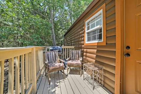 4 Mi to Museums: Cozy Branson Cabin House in Branson