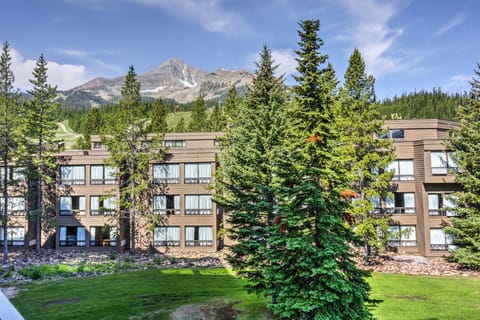 Big Sky Condo w/ Mountain Views, Hike, Ski & Fish! Apartment in Big Sky
