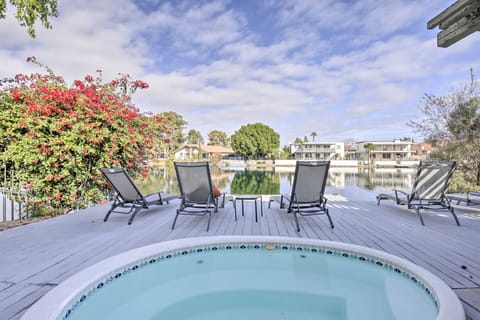 Sun Deck, Hot Tub! Lakefront Tempe House House in Tempe