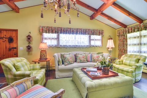 'La Petite Chalet' w/ Views in Blue Ridge Mtns! Cottage in Mitchell County