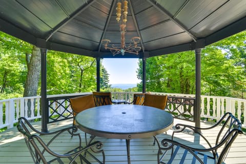 'La Petite Chalet' w/ Views in Blue Ridge Mtns! Cottage in Mitchell County