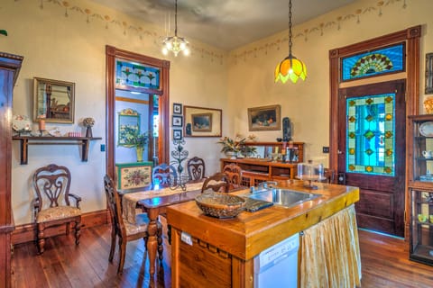 Russellville House w/ Garden - Walk to Main Street House in Kentucky