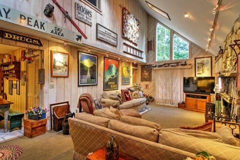 West Dover Vacation Rental w/ Hot Tub Near Mt Snow House in West Dover