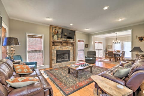 Pine Mountain Valley House w/ Pool & Grill! House in Georgia