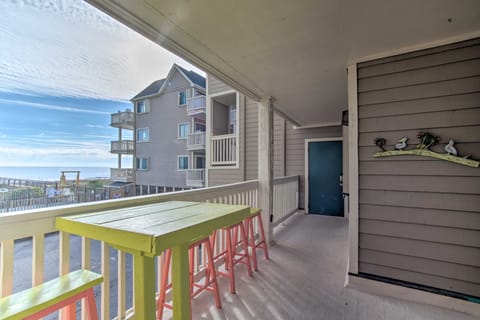 Walk to Shore! Ocean-View Condo in Carolina Beach Apartment in Carolina Beach