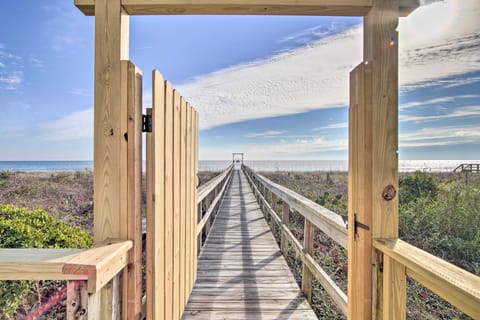 Walk to Shore! Ocean-View Condo in Carolina Beach Apartment in Carolina Beach