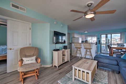 Walk to Shore! Ocean-View Condo in Carolina Beach Apartment in Carolina Beach