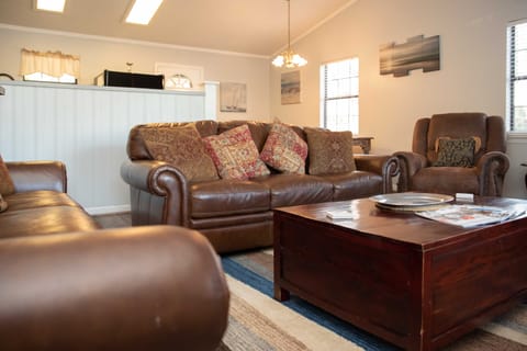 Lakefront Cottage w/ Private Hot Tub! Cottage in South Carolina