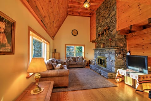 'Bearpen Lodge' on 125 Acres - Near Belleayre Mtn! House in Capital District, NY, USA