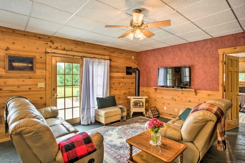 Rustic Keosauqua Gem: Fire Pit & Lake Sugema Views Apartment in Iowa