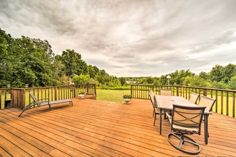 Rustic Keosauqua Gem: Fire Pit & Lake Sugema Views Apartment in Iowa