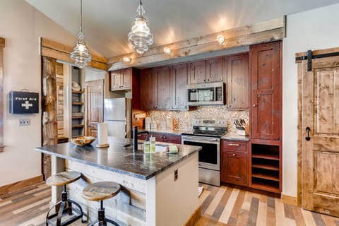 2 Blocks To Grand Lake: Downtown Western Cabin! House in Grand Lake