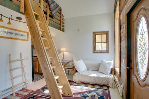 Colorful Cabin w/ Teepee, Fire Pits & Mtn Views! House in Marble