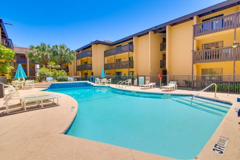 Beachfront, Pet-Friendly South Padre Island Condo Apartment in South Padre Island