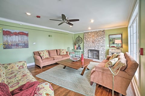 Walk to Branson Landing! Dtwn Home w/ Pool Access House in Hollister