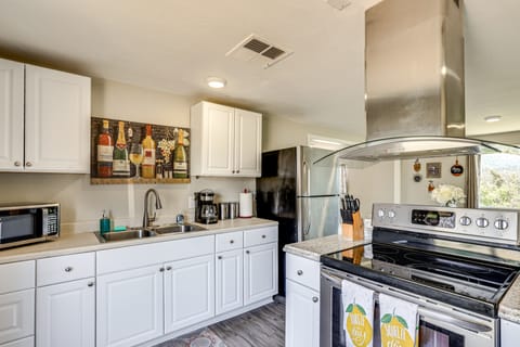 Escondido Vineyard Estate: Walk to Wineries! House in San Pasqual Valley