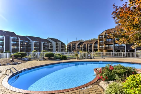 Waterfront Port Clinton Condo w/ Pool Access! Apartment in Port Clinton