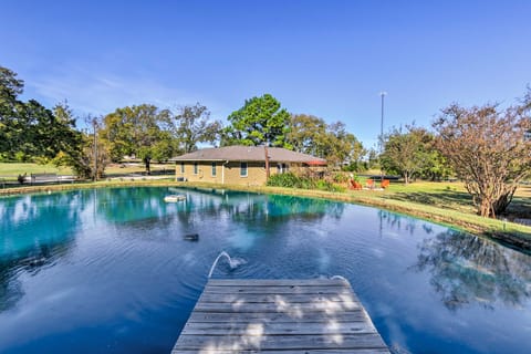 Pottsboro Home on 2 Acres w/ Hot Tub, Near Marina! House in Lake Texoma