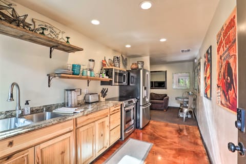 Shared Hot Tub + Fire Pit: Tucson Casita By Hiking Cottage in Catalina Foothills