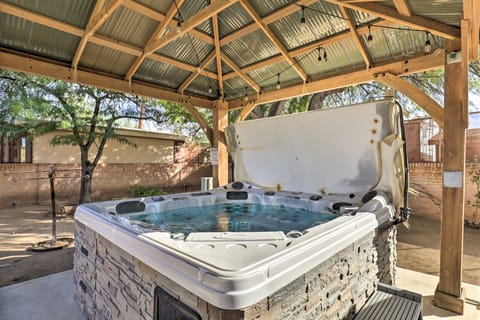 Shared Hot Tub + Fire Pit: Tucson Casita By Hiking Cottage in Catalina Foothills