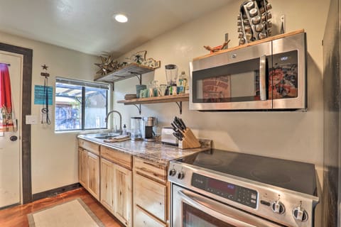 Shared Hot Tub + Fire Pit: Tucson Casita By Hiking Cottage in Catalina Foothills