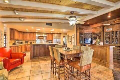 Home Near Sabino Canyon: Hot Tub & Swim Spa Access House in Catalina Foothills