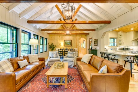 Tranquil Highlands Cottage w/ Fire Pit & Stream! House in Highlands