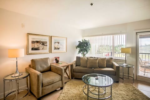 Resort-Style Condo w/ Pool: 19 Miles to Fort Myers Apartment in Burnt Store Marina