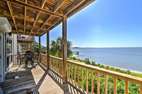 Beachfront Cedar Key Condo w/ Pool, Spa & Views! Apartment in Cedar Key