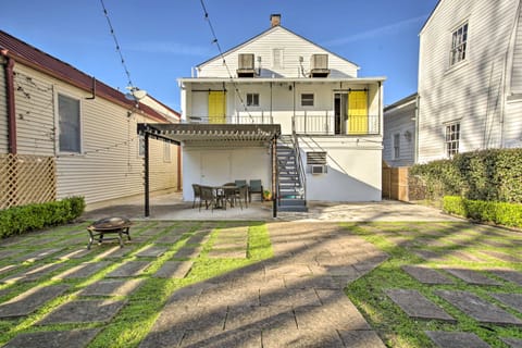 Uptown NOLA Apt on Magazine Street w/ Backyard! Apartment in New Orleans
