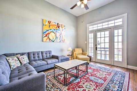 Uptown NOLA Apt on Magazine Street w/ Backyard! Apartment in New Orleans