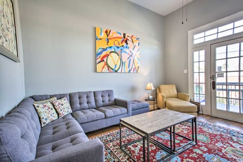 Uptown NOLA Apt on Magazine Street w/ Backyard! Apartment in New Orleans