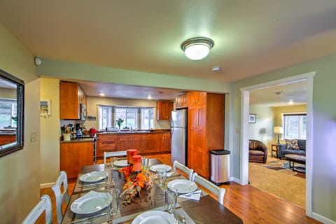 Peacock Hill Retreat on 1 Acre, 1 Mi to Harbor House in Gig Harbor