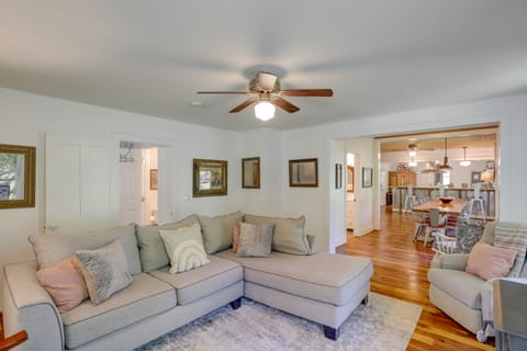 Hot Tub Soaks & Fireside Nights! Marshall Cottage Cottage in Tennessee