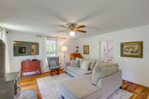 Hot Tub Soaks & Fireside Nights! Marshall Cottage Cottage in Tennessee