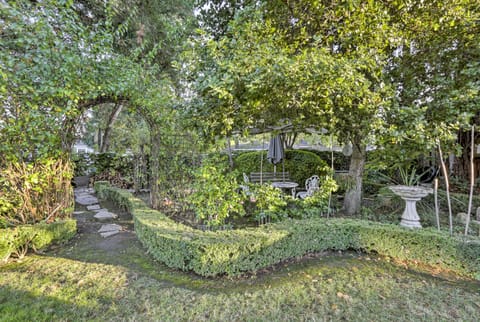 Updated Menlo Park English Tudor Garden Cottage! Cottage in West Menlo Park