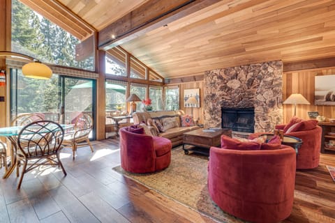 Family-Friendly Truckee Cabin Near Ski Shuttle! House in Northstar Drive