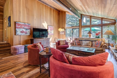 Family-Friendly Truckee Cabin Near Ski Shuttle! House in Northstar Drive