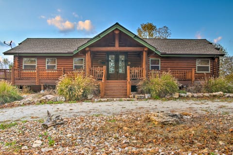 Walk to Table Rock Lake: Spacious Home w/ Deck! House in Table Rock Lake