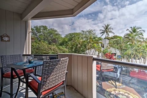 Kailua-Kona Condo w/ Lanai, Walk to Beach + Pier! Apartment in Holualoa